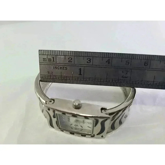 Womens Studio Zebra Print Black Silver Tone Watch Design Cuff Band NEW BATTERY - Picture 7 of 8